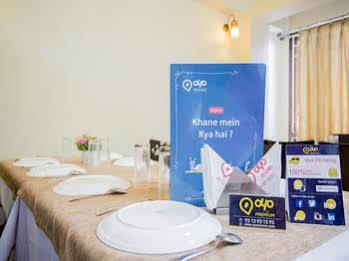 Hotel Oyo Premium Mall Road Near Raj Bhavan Darjeeling 3*