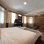Daphne House