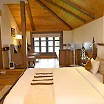 Chamong Chiabari Mountain Retreat