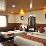 Goroomgo Kasturi Palace Darjeeling