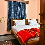 Darjeeling Hotel Singalila -300 Miter From Mall