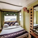 Amarjeet Hotel