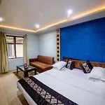 Amarjeet Hotel