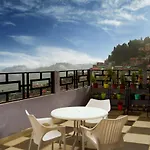 Hotel Hill Queen Near Sherpa Gumba Darjeeling Mall 5 Min Couple Friendly