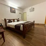 Hotel White Lotus