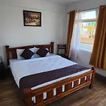 Hotel White Lotus
