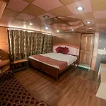 Grg Broadway Mall Road Darjeeling By Royal Collection Hotel