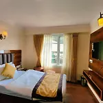 Hotel Raj Ville - Darjeeling Hotel Near Mall Road
