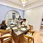 Yepplo\'S Stunning Mountain View 2-Bedroom Apartment With Private Kitchen - 24Hrs Caretakers & Power Backup