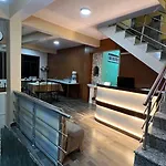 Hotel Hill Top