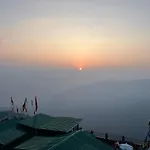 Hotel Hill Top