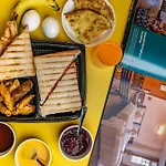 Muscatel Nirvana - At The Mall Road