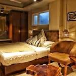 Wonder Woods Boutique Hotel