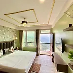 Yepplo\'S Luxury Deluxe Room With Mountain View