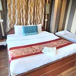 V Boot Hotel Broadway Mall Road Darjeeling - Restaurant - Perfect Location With A Luxury Collection Hotel