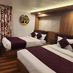 Luxury Stay At Hotel Broadway Boutique Mall Road Chowrasta Near Mahakal Temple