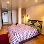 Monratino Himadrie -2 Mins Walk From Mall Road - All Rooms Have Kanchenjunga Mountain View