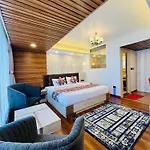 Luxury Stay At Hotel Broadway Boutique Mall Road Chowrasta Near Mahakal Temple