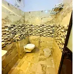 A Premium Hotel Ganga Palace Near Mall Road - Wifi - Room Service
