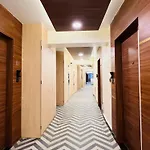 Hotel Broadway Boutique Mall Road Darjeeling - A Premium Luxury Room With Valley View