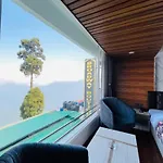 Hotel Broadway Boutique Mall Road Darjeeling - A Premium Luxury Room With Valley View