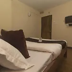Oyo 9454 Hotel Golden Leaf