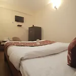 Oyo 9454 Hotel Golden Leaf