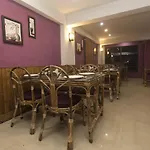 Oyo 9454 Hotel Golden Leaf