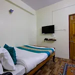 Oyo 13844 Akd Hotel