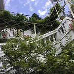 Dekeling Resort At Hawk\'S Nest