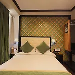 Hotel Dip Palace