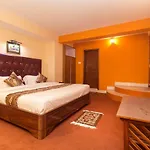 Oyo 12370 Royal Sarava