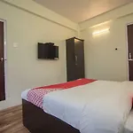 Oyo 18536 Batasia Guest House