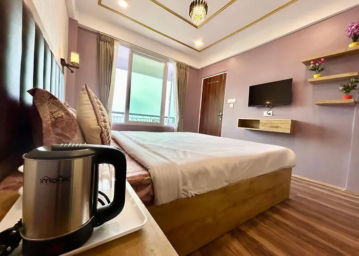 Yepplo\'S Stunning Mountain View 2-Bedroom Apartment With Private Kitchen - 24Hrs Caretakers & Power Backup