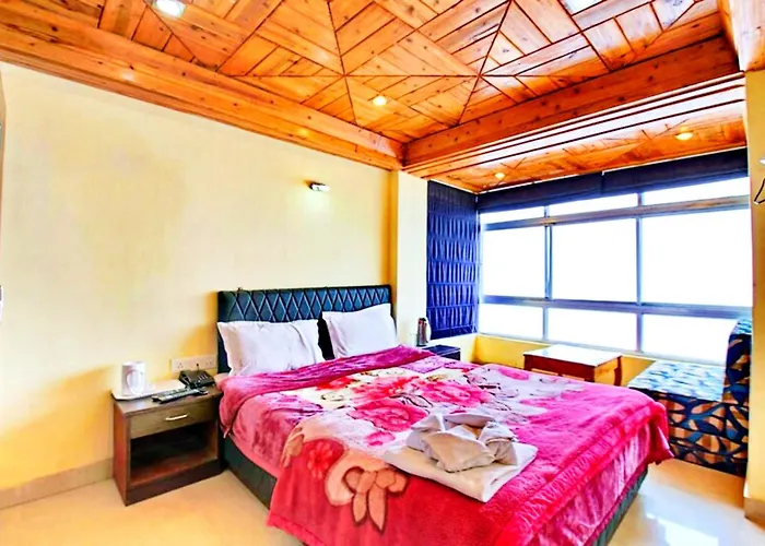 Darjeeling Hotel D R E A M L A N D Near Mall Road - Luxury & Spacious Room - Best Budget Hotel