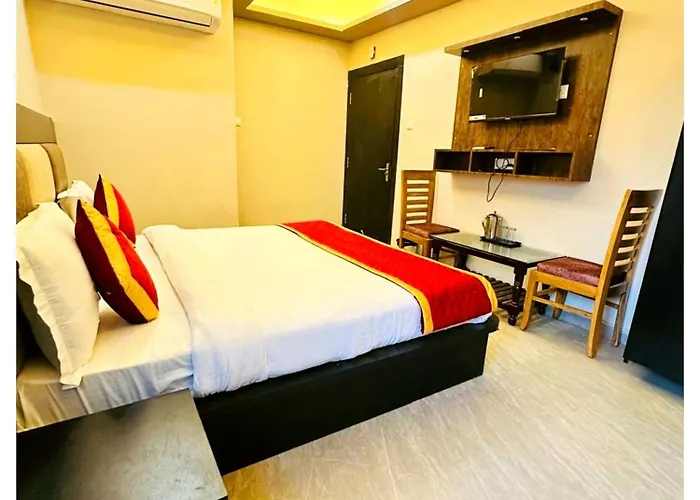 A Premium Hotel Ganga Palace Near Mall Road - Wifi - Room Service