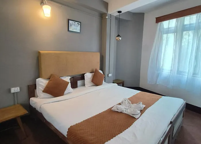 Hotel Sakura Mountain View 10 Mins From Mall Road