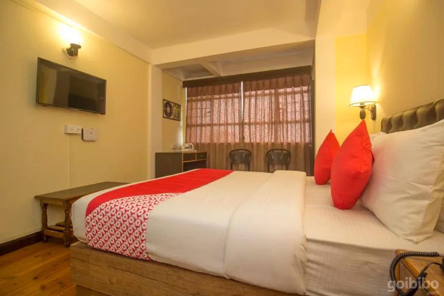Hotel Maple Leaf *