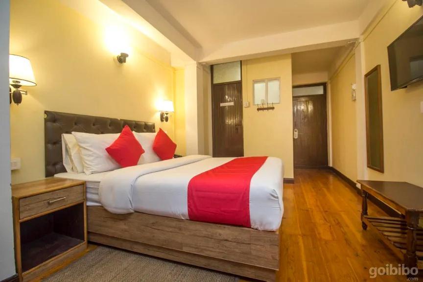 Hotel Maple Leaf
