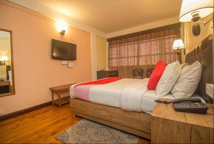 Hotel Maple Leaf
