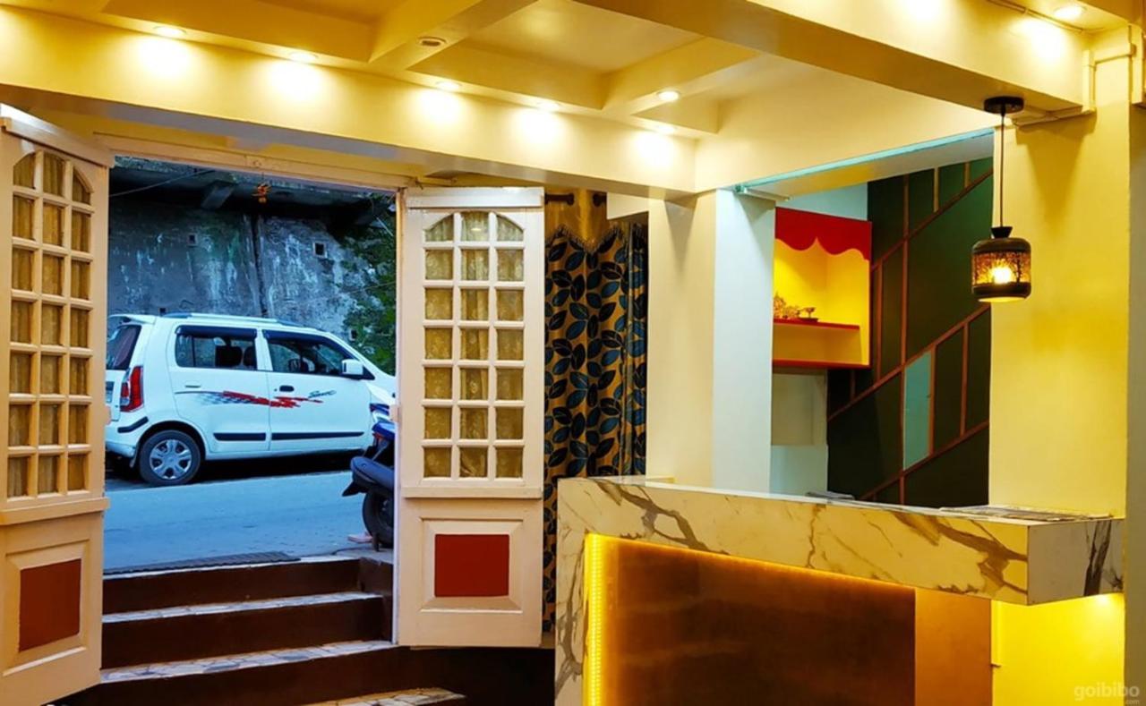 Hotel Mount Meridian, Near Manakal Temple 3*