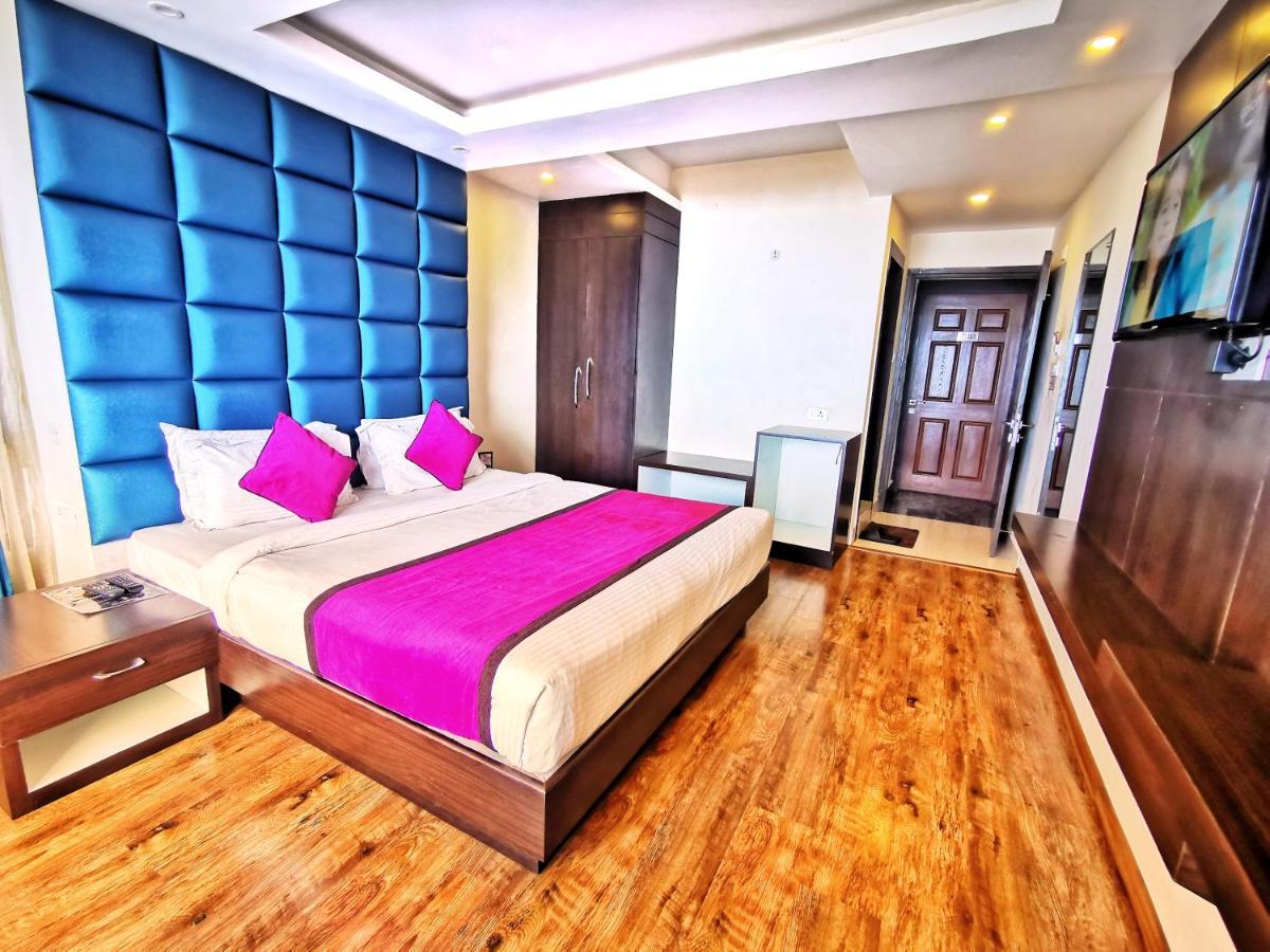 Hotel Pink Mountain 4*