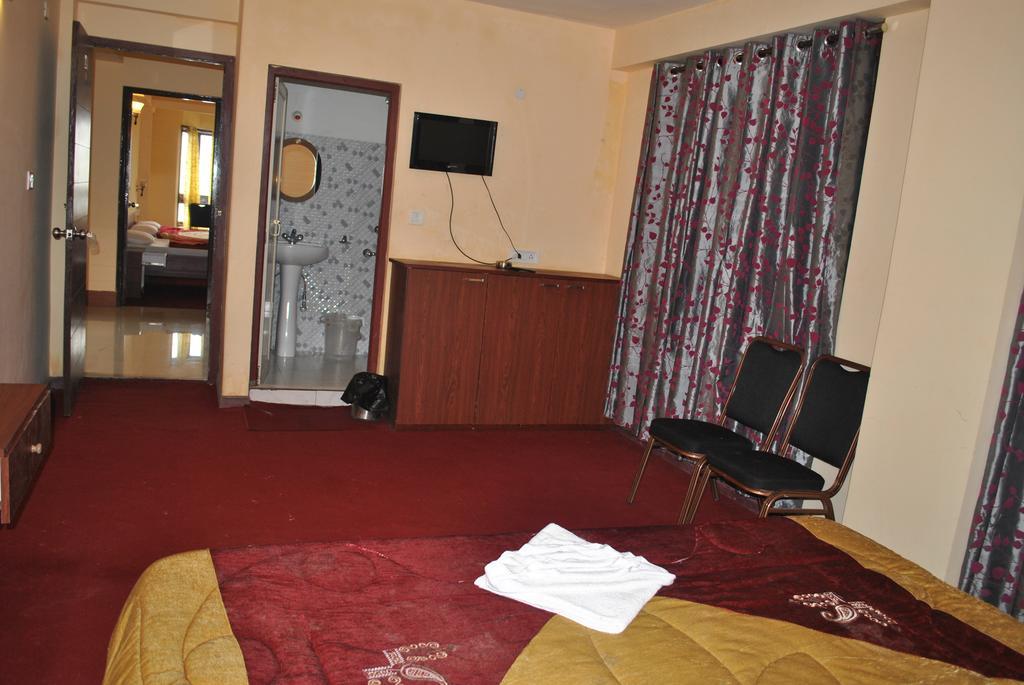 Hotel Bhumsang 2*