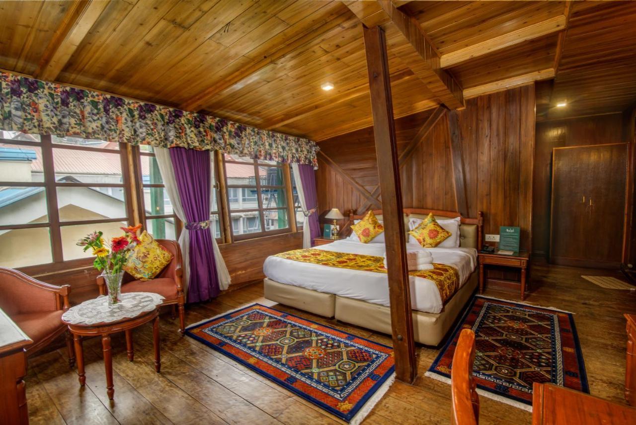Muscatel Himalayan - 400 Mts From Mall Road Resort