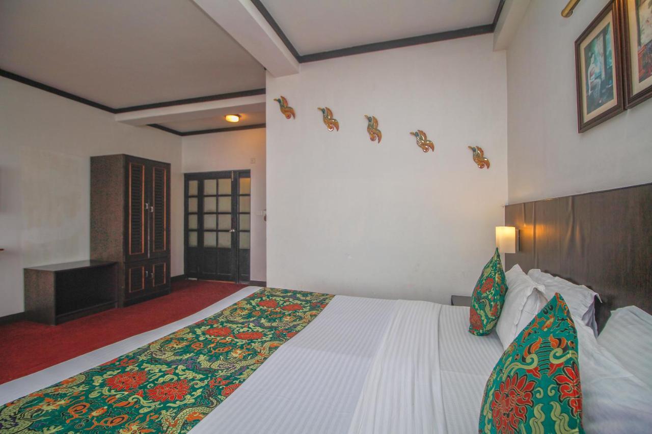 Pradhan Hotel