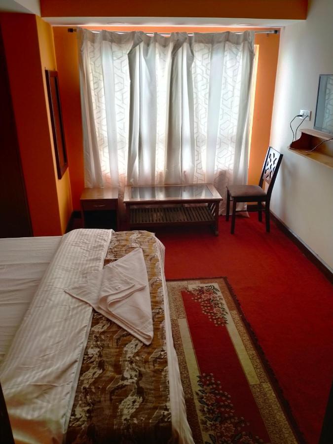 Hotel Oyo 12370 Royal Sarava 3*