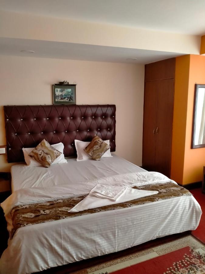 Hotel Oyo 12370 Royal Sarava 3*