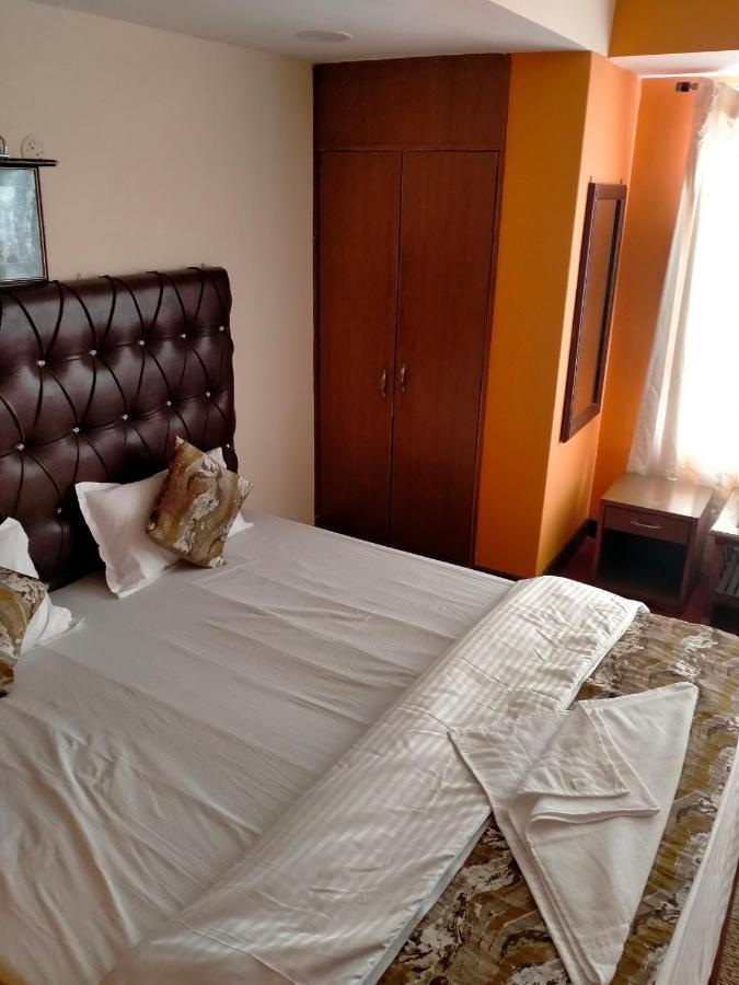 Oyo 12370 Royal Sarava