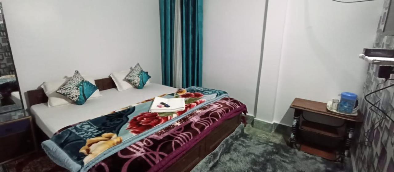 Westwoodi Homestay *