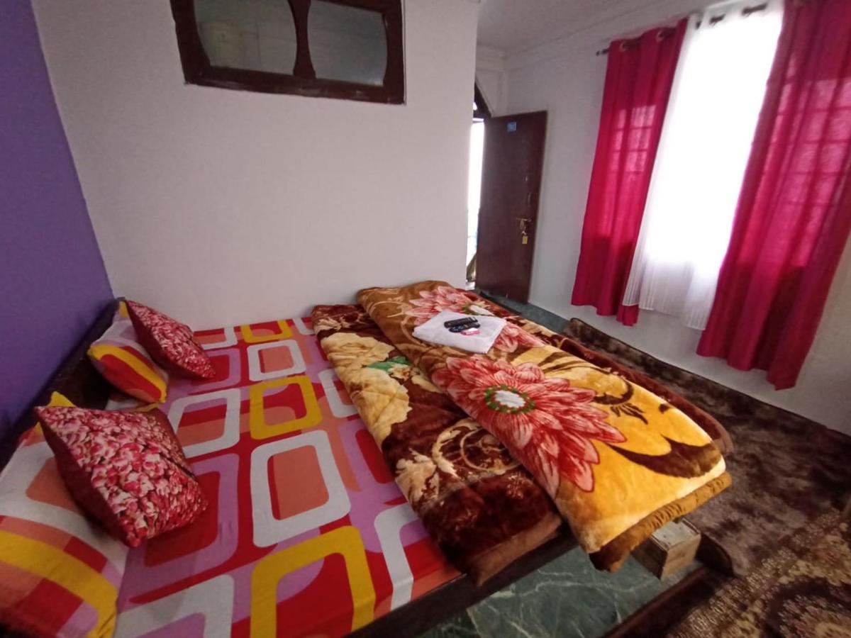 Lodge Westwoodi Homestay *